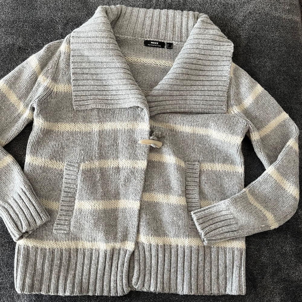 MEXX gray with white lines sweater